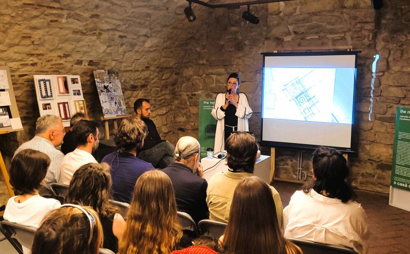 Arhitectură în armonie cu natura și cultura locului. Studenții UTCN expun la Cluj locuințe reimaginate din toate colțurile lumii