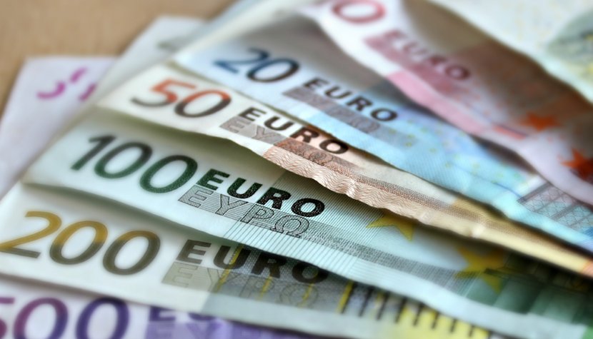 Comisia Europeană: România nu este pregătită să adopte moneda euro