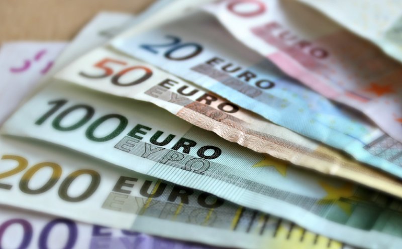 Comisia Europeană: România nu este pregătită să adopte moneda euro