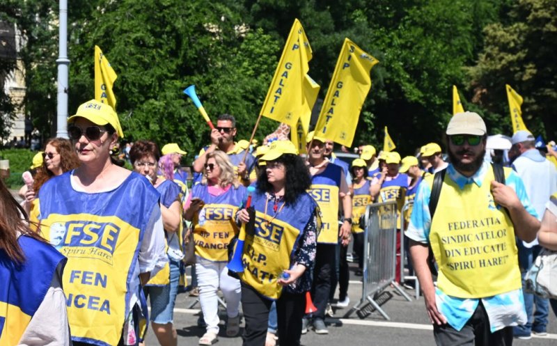 Sindicaliștii din educație ies din nou în stradă. Peste 160.000 de semnături strânse anti Legea Bolojan
