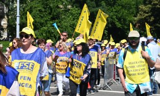 Sindicaliștii din educație ies din nou în stradă. Peste 160.000 de semnături strânse anti Legea Bolojan