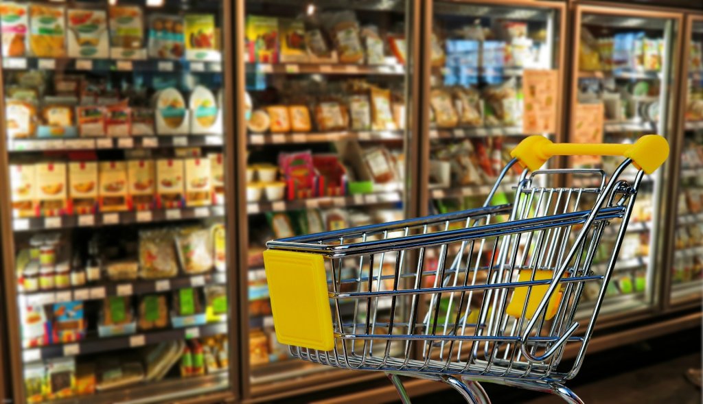 Plafonarea adaosului comercial la alimentele de bază se prelungește până la final de an. Lege promulgată / Vezi lista produselor