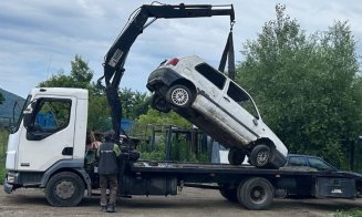 Dejul scapă de mașinile abandonate pe străzi. Primăria a început procedura de ridicare a acestora