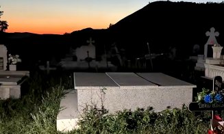 IMAGINI cu monumentul funerar care a ucis un copil de 12 ani / Ce spun localnicii despre crucile de acest fel din cimitir
