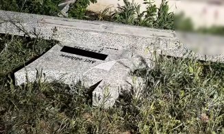 IMAGINI cu crucea funerară care a ucis un copil de 12 ani într-un cimitir din Cluj / Ce spun localnicii despre improvizațiile de acest fel