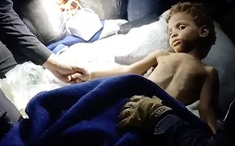 Copil de 3 ani, scos în viață de sub dărâmături la 6 zile de la cutremurul din Venezuela