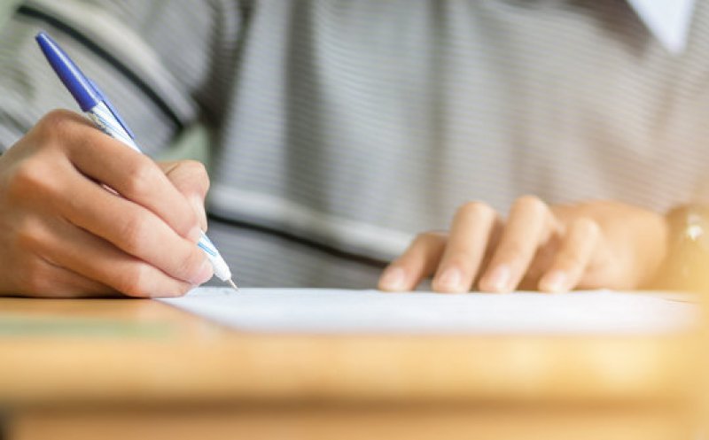 BAC 2026. Au început probele la Matematică sau Istorie, amânate din cauza caniculei
