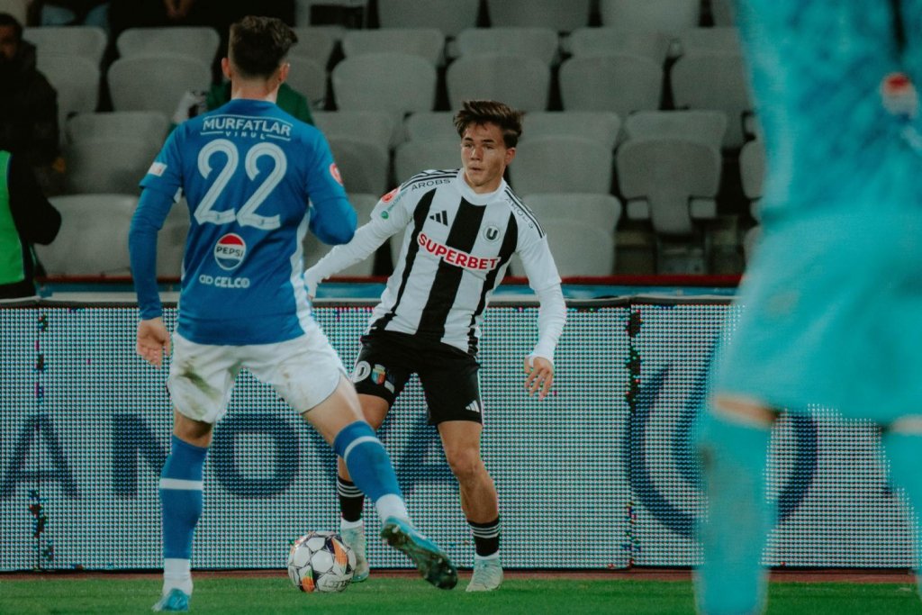 Alex Bota va juca în Liga a 2-a în sezonul următor. Mijlocașul a fost prezentat oficial