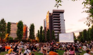 Movie Nights revine la Iulius Mall Cluj cu seri tematice în aer liber. Vineri, vino la film în pijamale!