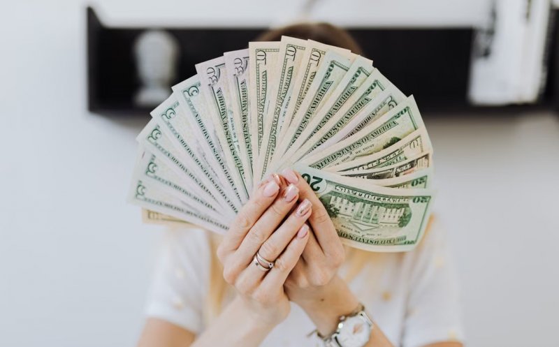 Este sigur să iei un credit online de la un IFN dacă ai venituri instabile?