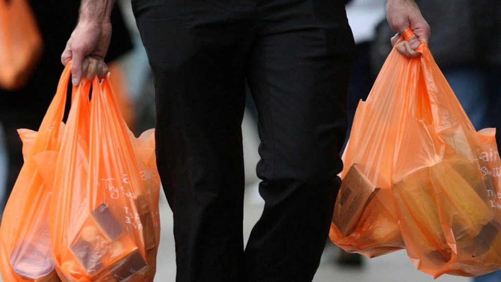 Greșelile care îți golesc portofelul la supermarket. Cum să cheltuiești mai puțin la cumpărături