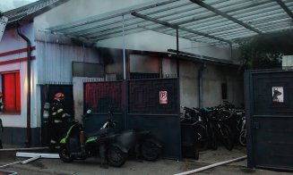 INCENDIU în Cluj-Napoca: Misiune grea a pompierilor duminică seara cu 5 autospeciale / Clienții dintr-un supermarket s-au autoevacuat