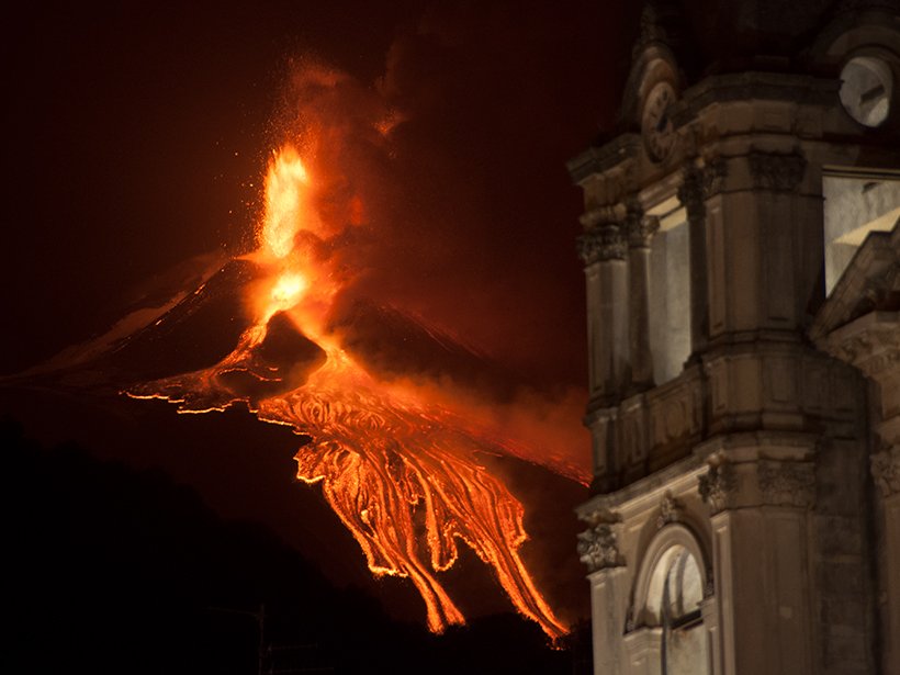 Atenționare de călătorie pentru Italia: Restricții temporare pe Aeroportul Catania pe fondul erupției vulcanului Etna