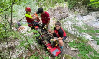 Tânără din Cluj, salvată de salvamontiști după un accident în Cheile Râmețului. Victima a fost preluată de SMURD