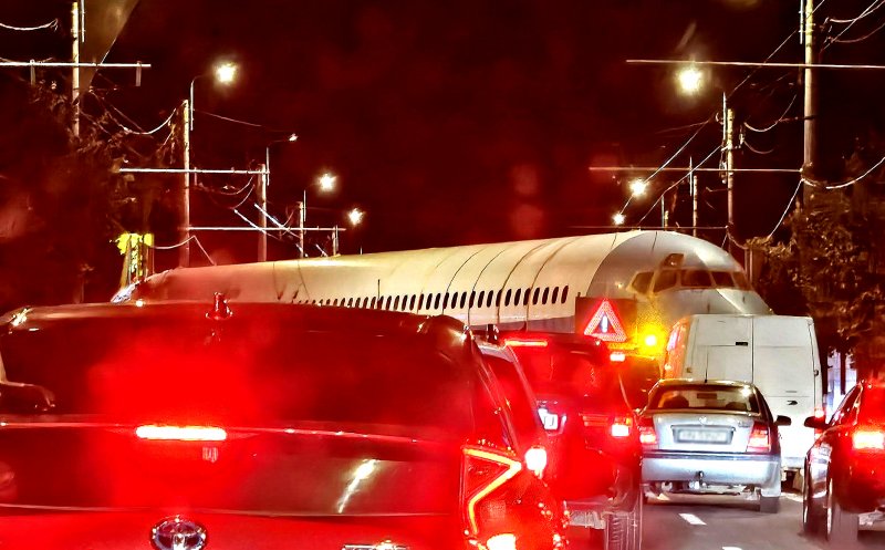 ȘOC în Cluj-Napoca: Avion, pe o stradă din oraș / Trafic blocat în ambele sensuri