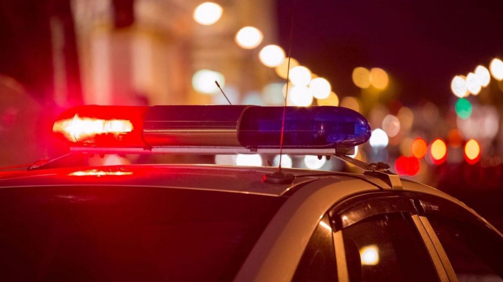 Teroare pe o stradă din Turda: un bărbat de 28 de ani ar fi înjunghiat doi tineri. Ce spun polițiștii