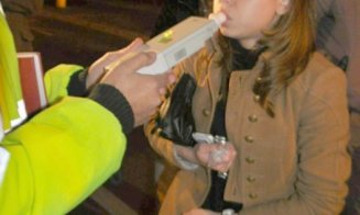Tânără lovită de o mașină în zona Iulius Mall din Cluj. Polițiștii au testat victima cu etilotestul, iar rezultatul a fost neașteptat