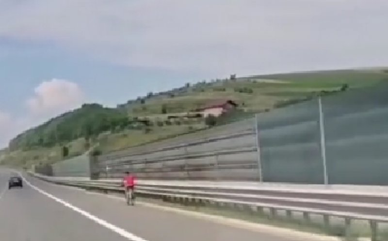 Imagini care i-au lăsat mască pe șoferi: un biciclist circula nestingherit pe Autostrada A3, în Cluj