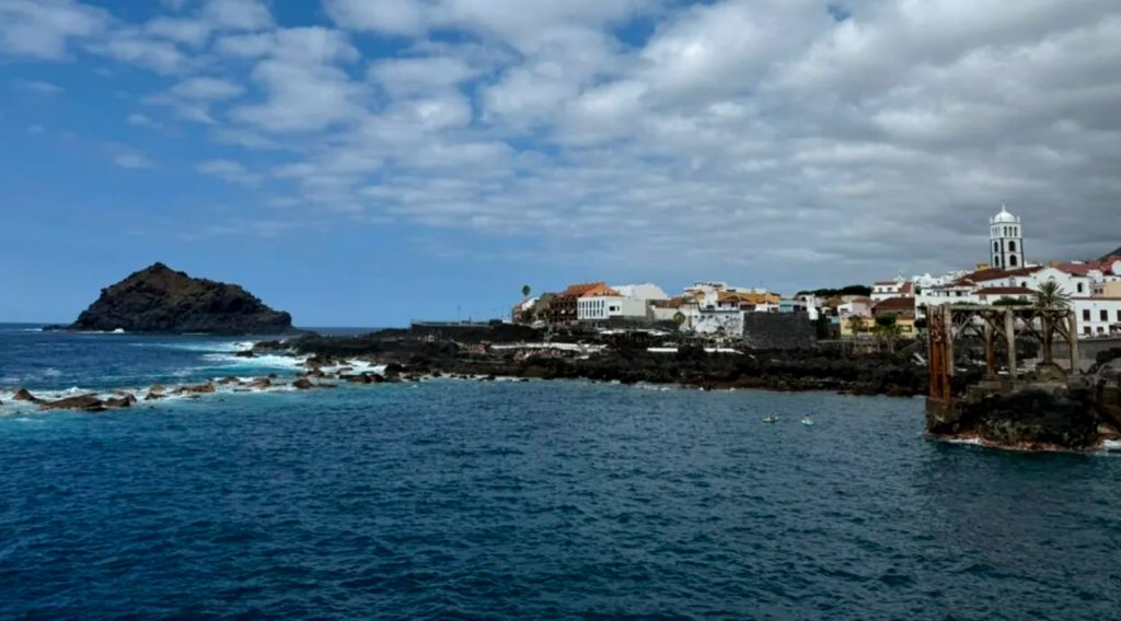 Insula care a depășit Santorini și Mykonos. Destinația surpriză, desemnată cea mai bună pentru vacanța de vară