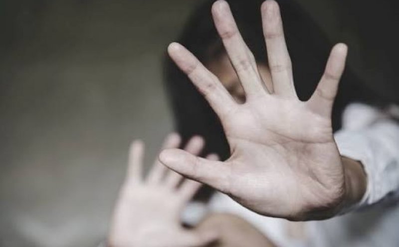 Minoră de 16 ani amenințată cu acte de violență de fostul iubit. Degeaba avea individul din Apahida ordin de protecție și monitorizare electronică