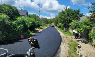 Asfalt pe un drum din Cluj preluat recent de Consiliul Județean