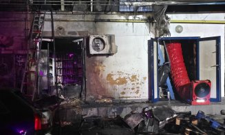 INCENDIU în Cluj-Napoca: 60 de locatari dintr-un bloc au fugit în stradă la 2 noaptea / Flăcări lângă țevile de gaz / De la ce a pornit focul