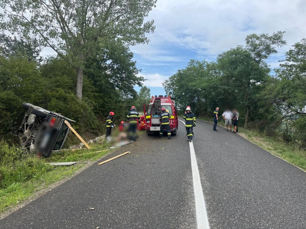 Cum s-a produs accidentul cumplit din Recea-Cristur, soldat cu doi răniți. Un tânăr este resuscitat, iar șoferul a fost transportat cu elicopterul SMURD