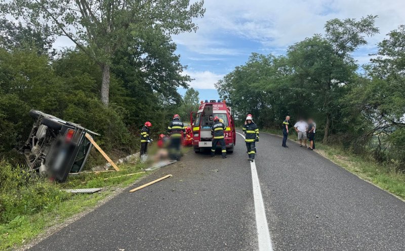 Cum s-a produs accidentul cumplit din Recea-Cristur, soldat cu doi răniți. Un tânăr este resuscitat, iar șoferul a fost transportat cu elicopterul SMURD