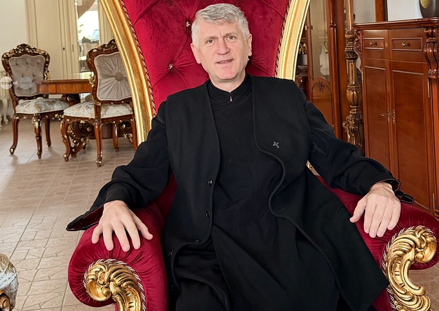 Pomohaci, preotul destituit care ținea slujbe peste capul BOR, rămâne în arest încă 30 de zile / Cererile de eliberare, arest la domiciliu sau control judiciar, RESPINSE