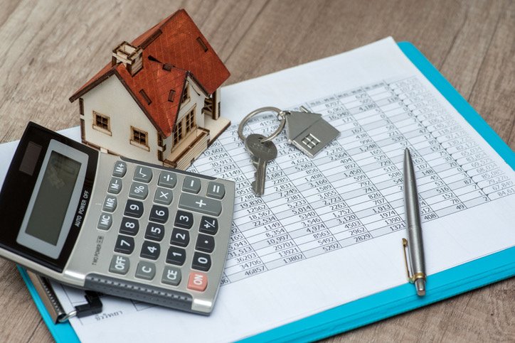 Top bănci pentru refinanțarea unui credit de nevoi personale în România: cum compari corect ofertele în 2026