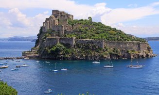 Paradisul ascuns al Italiei: insula cu ape termale și plaje superbe, la prețuri mai mici decât pe Coasta Amalfi