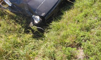 Accident în Cluj, între două mașini. Șase persoane, inclusiv doi copii, transportate la spital