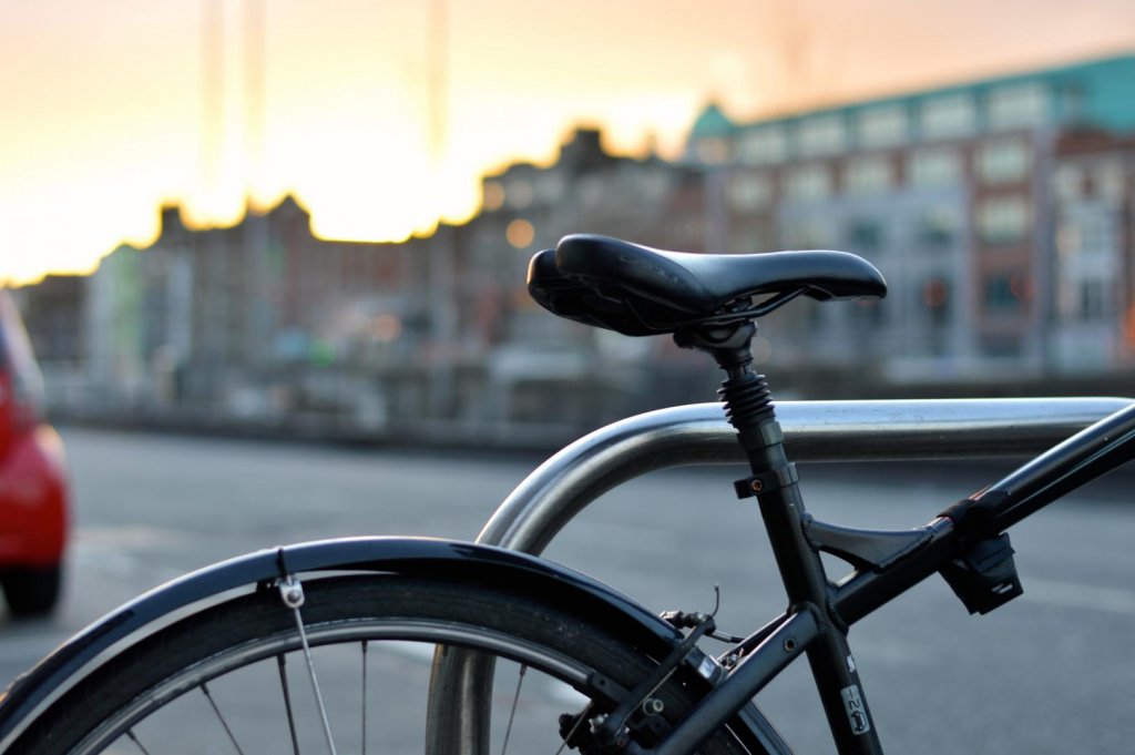 A venit să descopere România pe bicicletă, dar a fost jefuit în Cluj. Un turist polonez a rămas fără două telefoane mobile