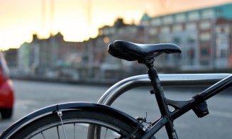 A venit să descopere România pe bicicletă, dar a fost jefuit în Cluj. Un turist polonez a rămas fără două telefoane mobile