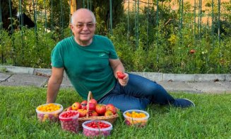 „Primele roșii culese!” Emil Boc le-a arătat clujenilor recolta și a vorbit despre răbdare, comunitate și viitor: „Cele mai frumoase lucruri cresc încet”