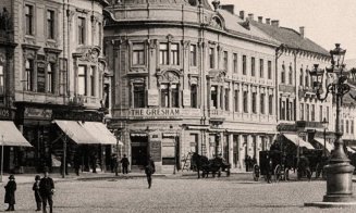 Piața Unirii din Cluj, la începutul secolului al XX-lea, într-o perioadă în care orașul era unul dintre cele mai importante centre urbane ale Transilvaniei.