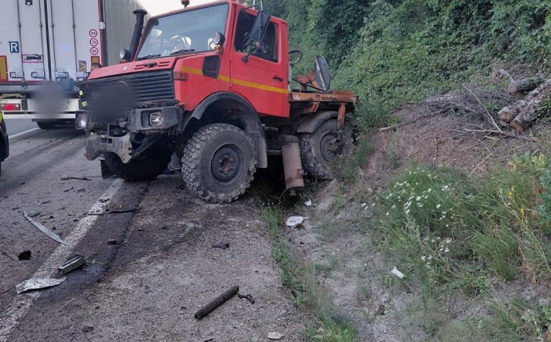 ACCIDENT pe DN1 în județul Cluj: 2 victime după un impact între un TIR și o autoutilitară