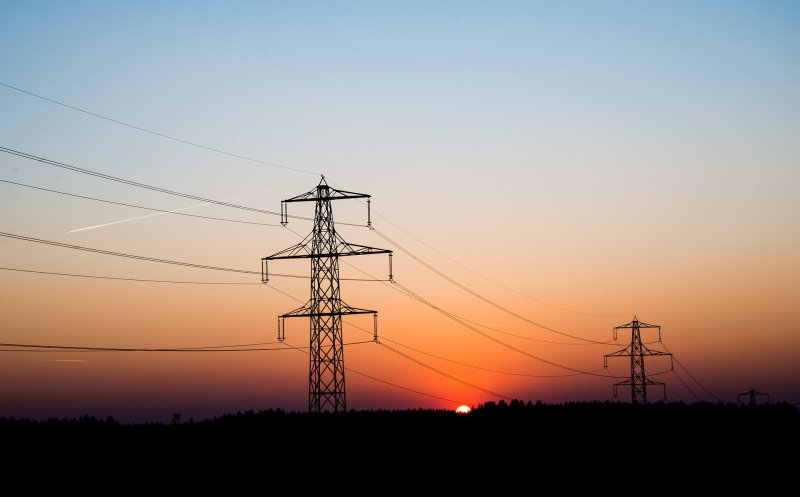 Apel către români să reducă consumul de curent seara. Ce recomandă Ministerul Energiei