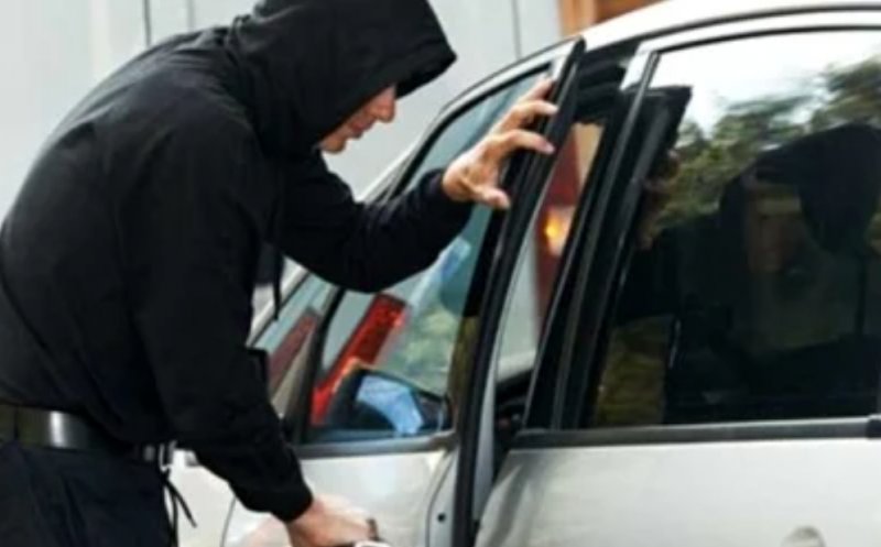 Mașina unui clujean, furată peste noapte chiar din fața casei. Greșeala care i-a ușurat munca hoțului și unde au găsit-o polițiștii