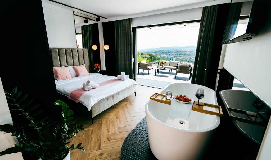 Cazare premium în penthouse, în Gruia: perioada de festival crește prețurile la proprietățile de lux