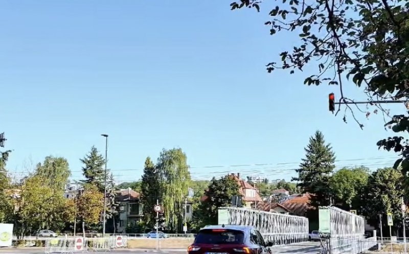 S-a deschis circulația pe podul provizoriu de peste Someș. În octombrie încep lucrările la Garibaldi / Uzinei Electrice, lărgită la 4 benzi