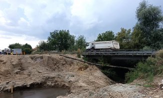 Vechiul pod din localitatea Mica a fost demolat și va fi construit unul nou / Cum se va desfășura circulația
