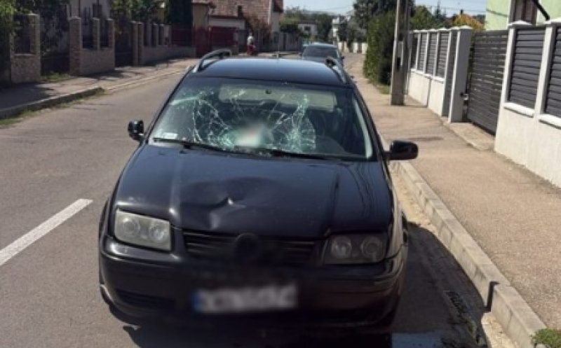 Accident grav la Turda: un tânăr de 20 de ani a ajuns cu mașina pe trotuar și a lovit un pieton. Șoferul a fugit de la fața locului