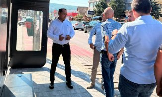 Gilăul modernizează transportul public: 13 stații inteligente, alimentate solar, instalate în comună