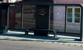 Gilăul modernizează transportul public: 13 stații inteligente, alimentate solar, instalate în comună