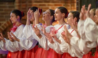Au cântat la... sticle și au luat aurul la ”World Choir Games” 2026 din Suedia / Corul "Junior Vip" din Cluj-Napoca a impresionat cu instrum