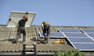 În Cluj soarele are normă întreagă: județul, în primele cinci din țară la panouri solare montate. Câtă energie dau în rețea clujenii