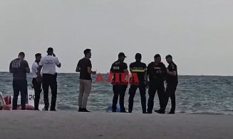 Dronă între stabilopozi pe plaja Tineretului din Costinești / Zona, evacuată de jandarmi și poliție