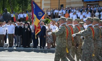 Ministrul Apărării, prezent la parada militară din centrul Clujului