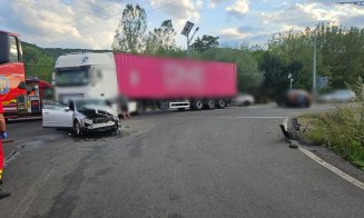 Accident grav cu 2 victime pe DN1 în Cluj. Impact între un TIR și un autoturism